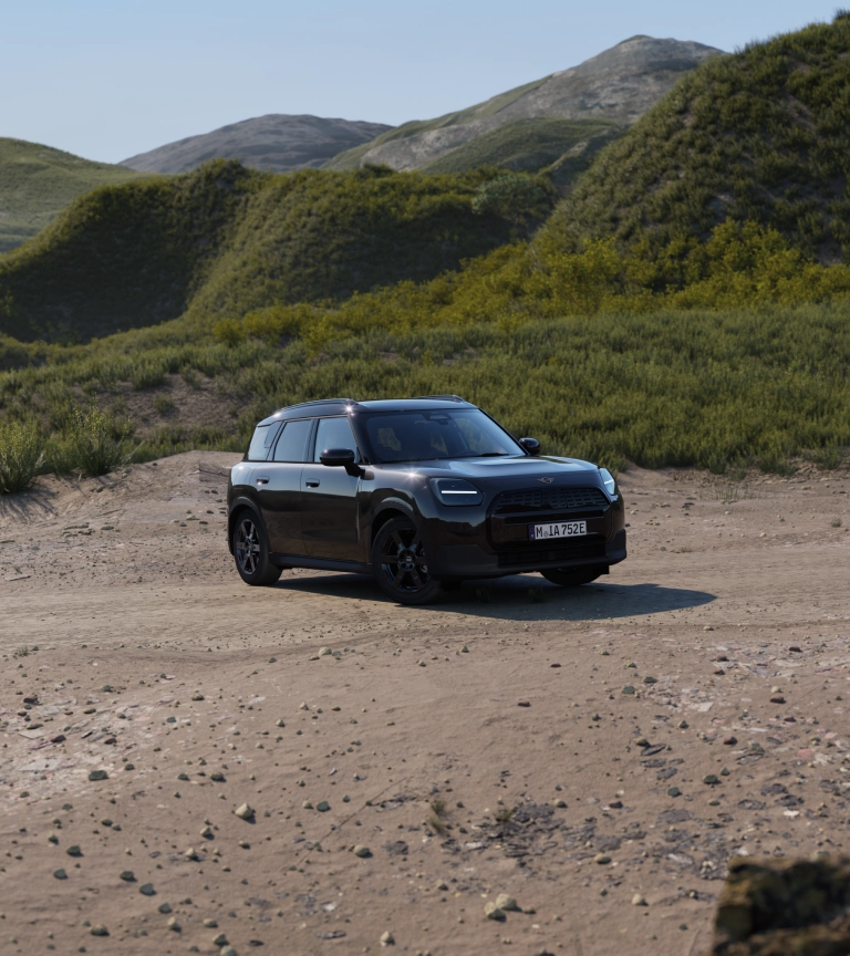 Der vollelektrische MINI Countryman Blackyard