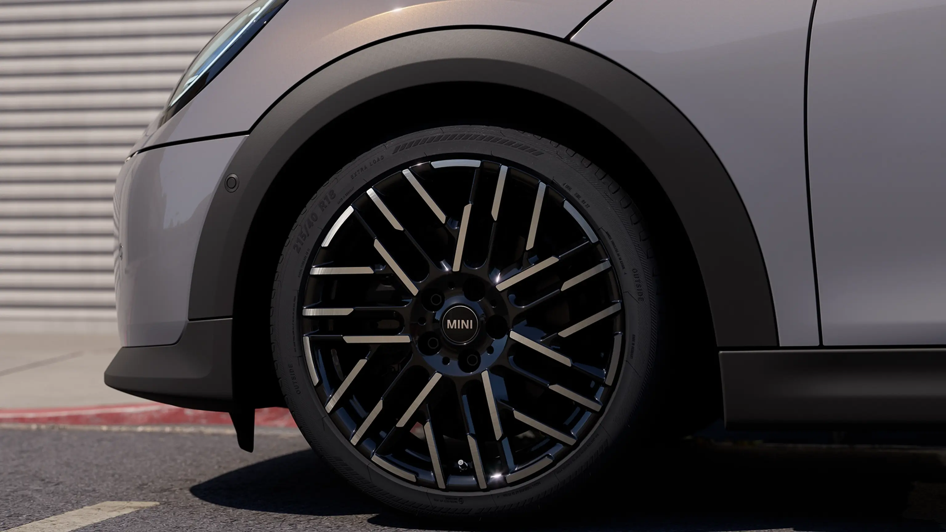 MINI Cooper Cabrio - points forts extérieur - gros plan sur les roues