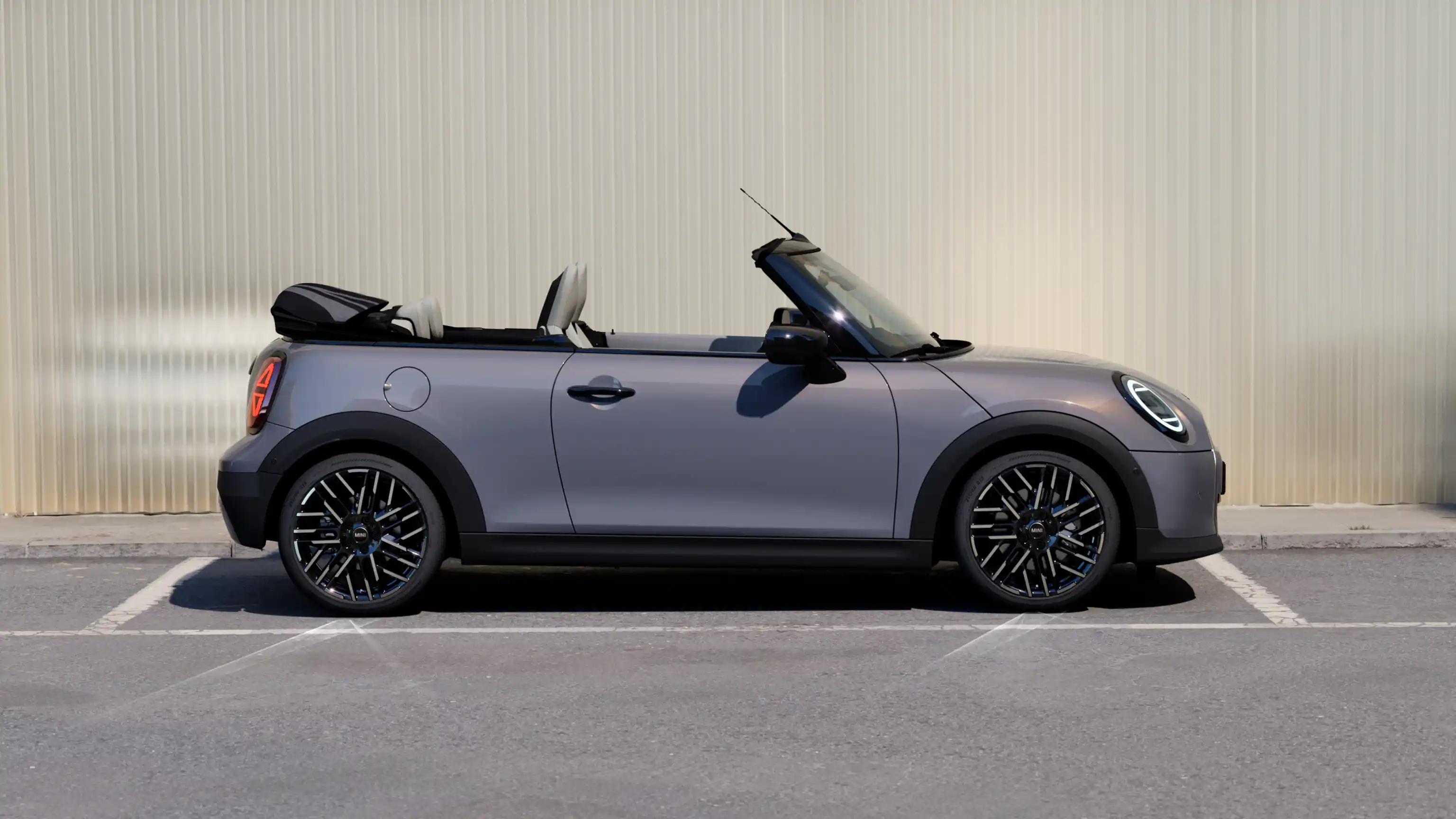 MINI Cooper Cabrio - points forts extérieur - vue latérale
