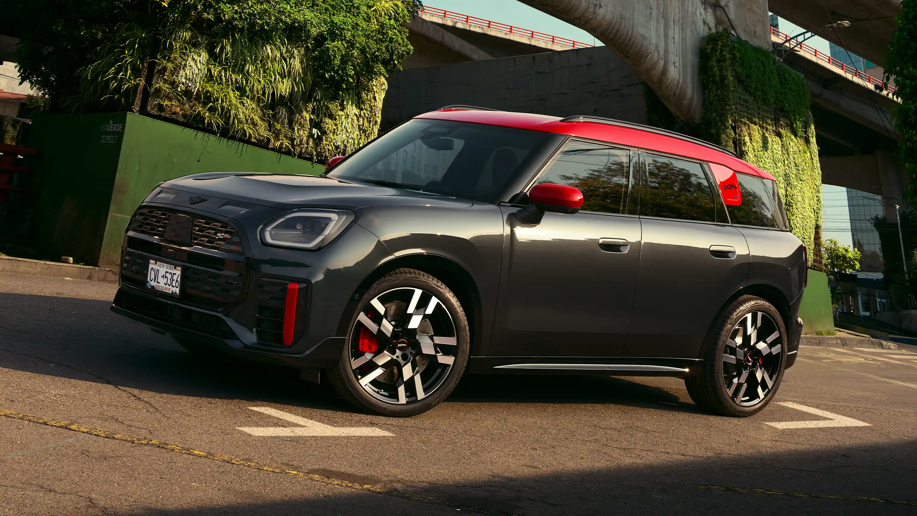 MINI Countryman Electric – Teaser vollelektrischer MINI Countryman JCW