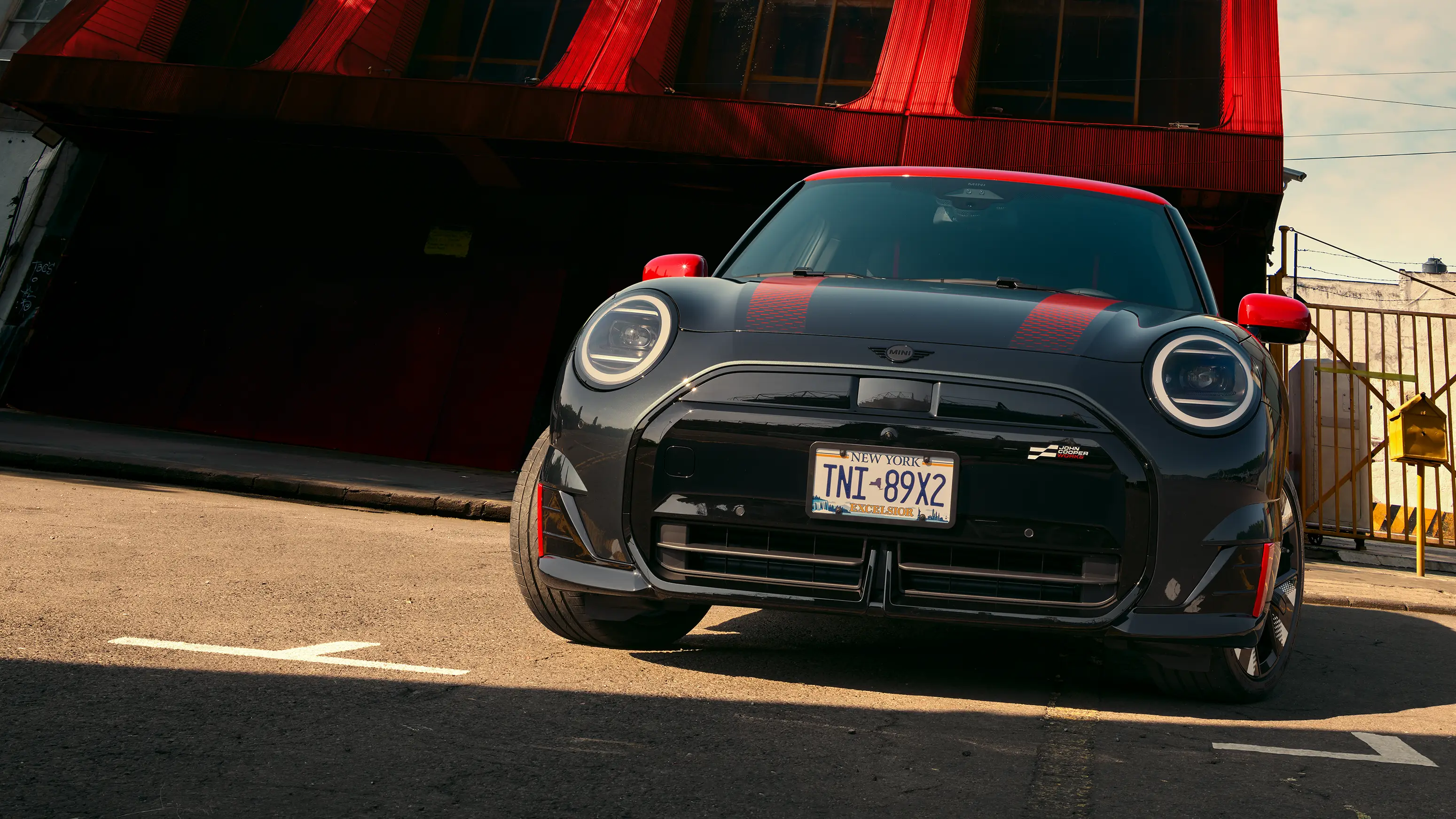 MINI John Cooper Works - J01 JCW Vue latérale