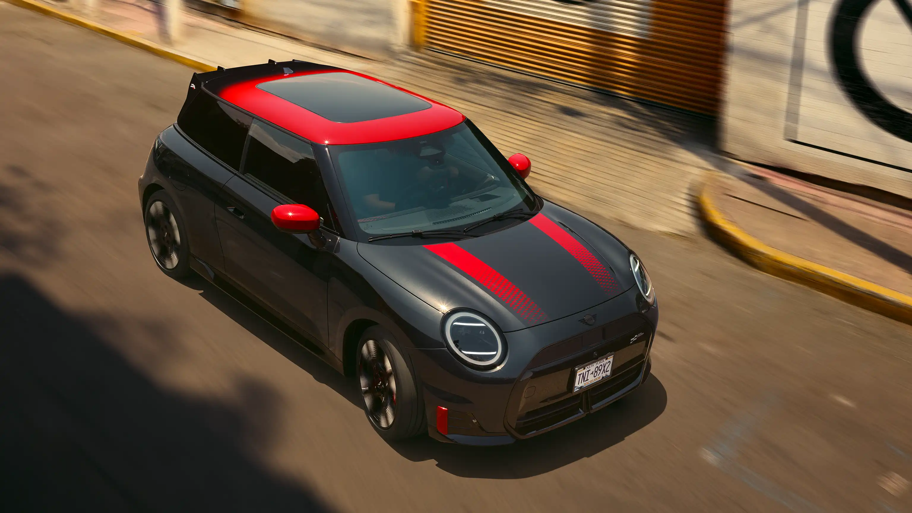 MINI John Cooper Works - J01 JCW Vista dall’alto
