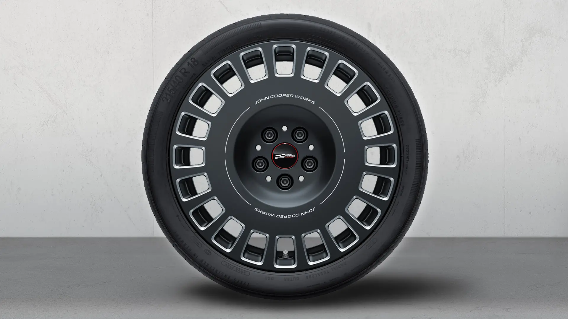 Jante MINI JCW Rallye Spoke 964 18 pouces en Frozen Midnight Grey et polie au diamant.