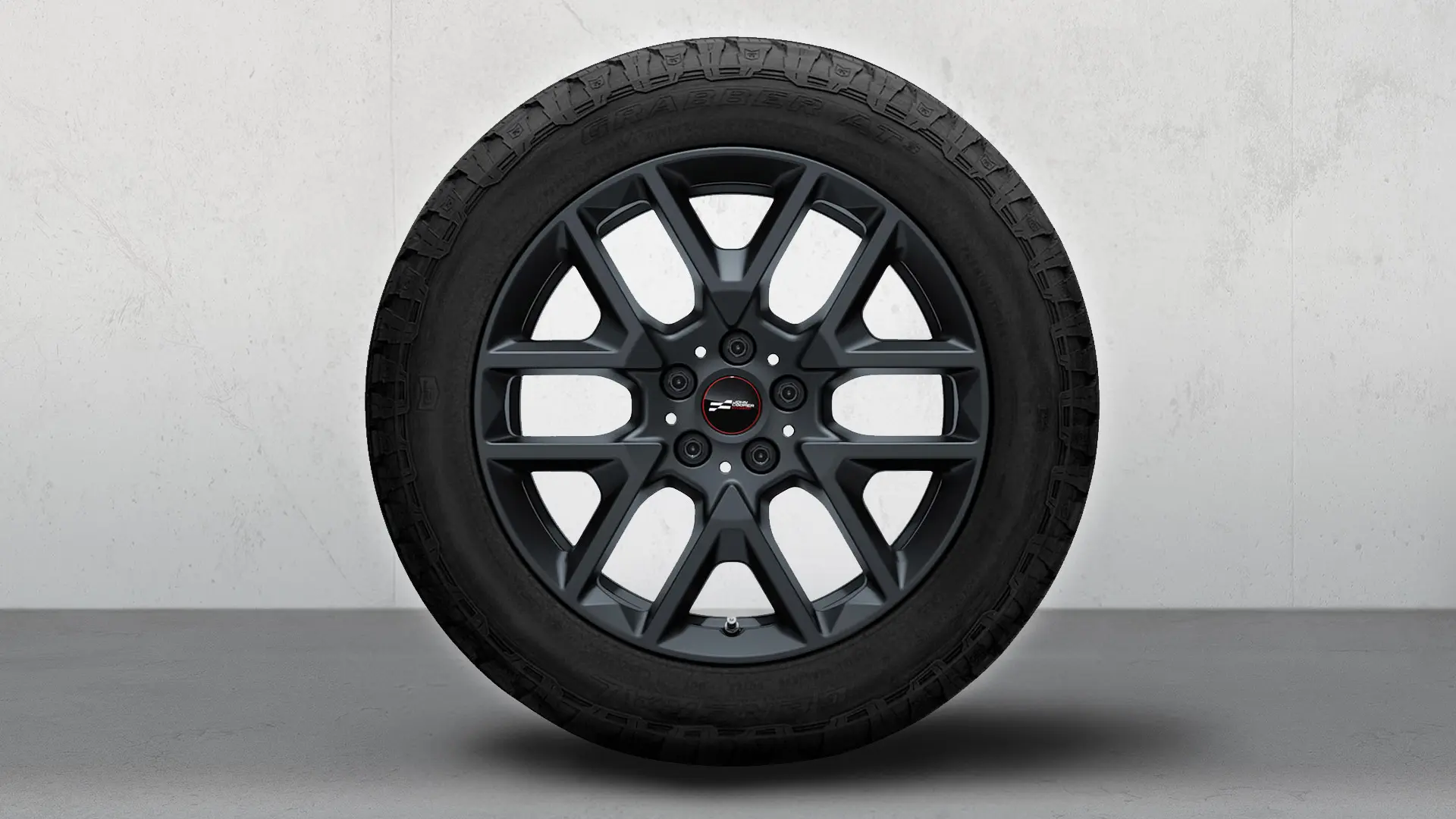 Cerchi in lega JCW da 18" Y-Spoke 945 in Frozen Midnight Grey. 