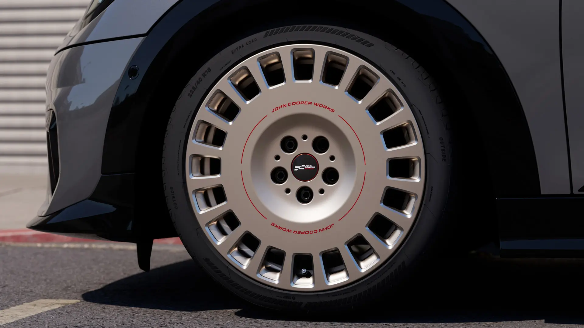 Jante MINI JCW 18" Rallye Spoke 964 en alliage de couleur Vibrant Silver, dotée d’un design robuste à rayons fermés. 