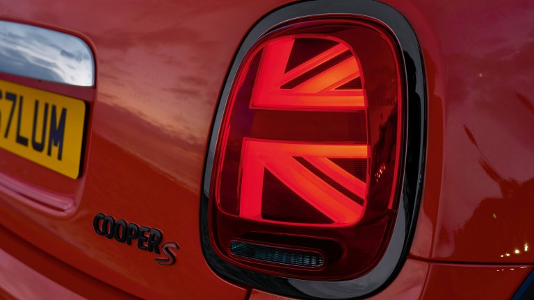 LED rear lights – Union Jack design – chrome frame