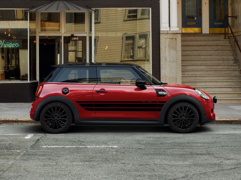 MINi 3-door hatch – red and black – side view