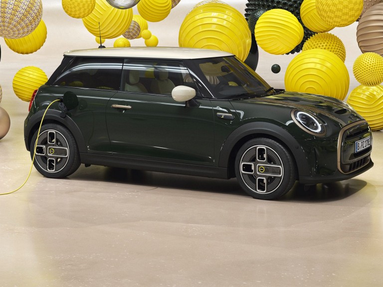 MINI Electric Resolute Edition - Laden - Rebel Green