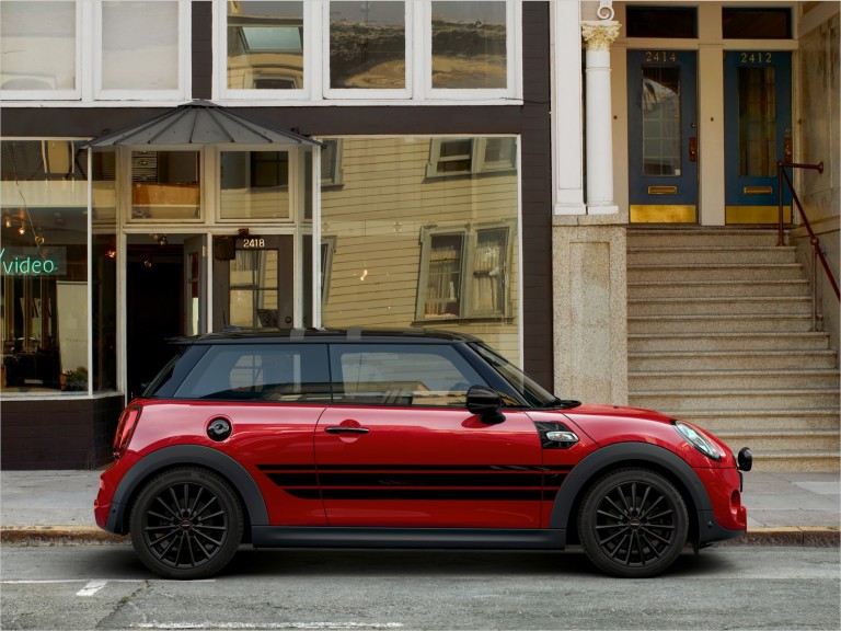 MINI 3 door – rouge et noire – roues et pneus MINI