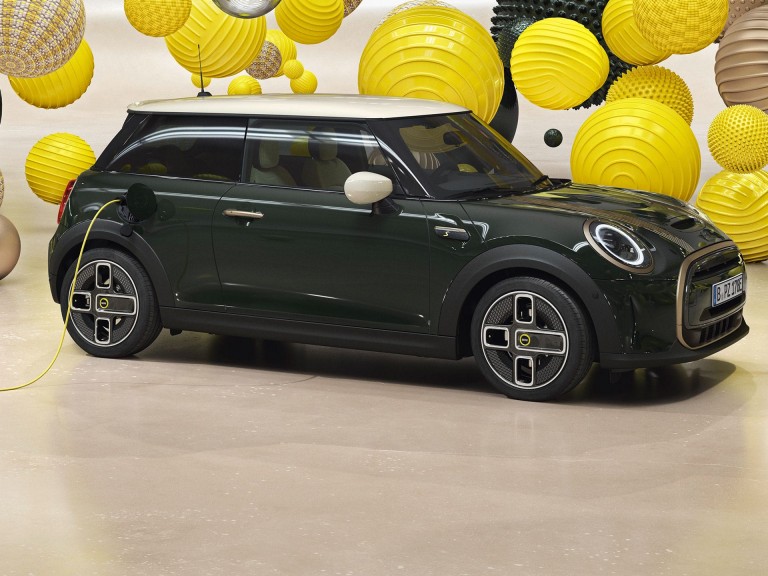MINI Electric édition Resolute – charge – Rebel Green
