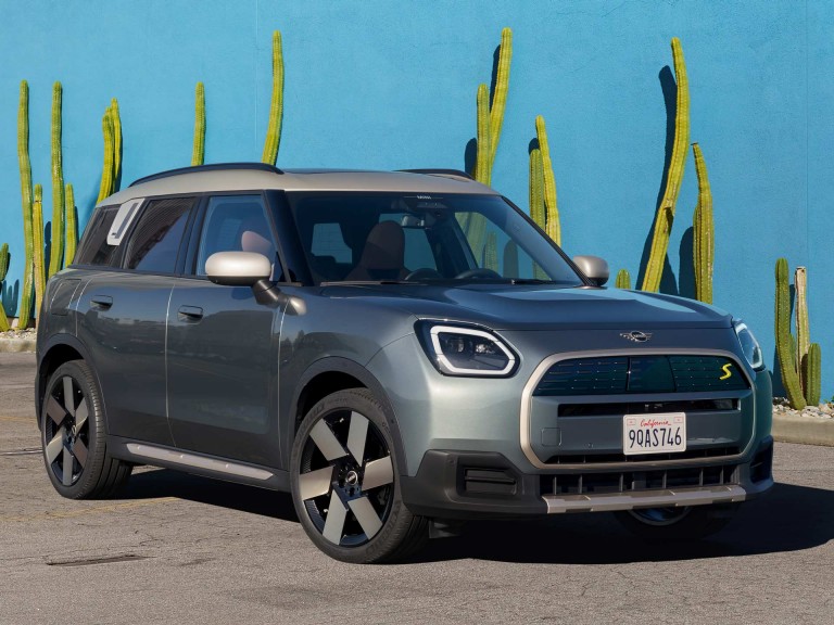 All-electric MINI Countryman - recharge - recharge sur le lieu de travail