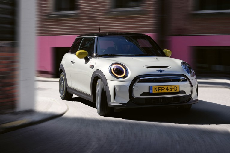 MINI 3 door Cooper SE – accessoires – prise de charge