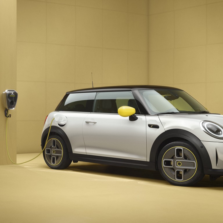 MINI 3 door Cooper SE – MINI tout-électrique – vue latérale, argent
