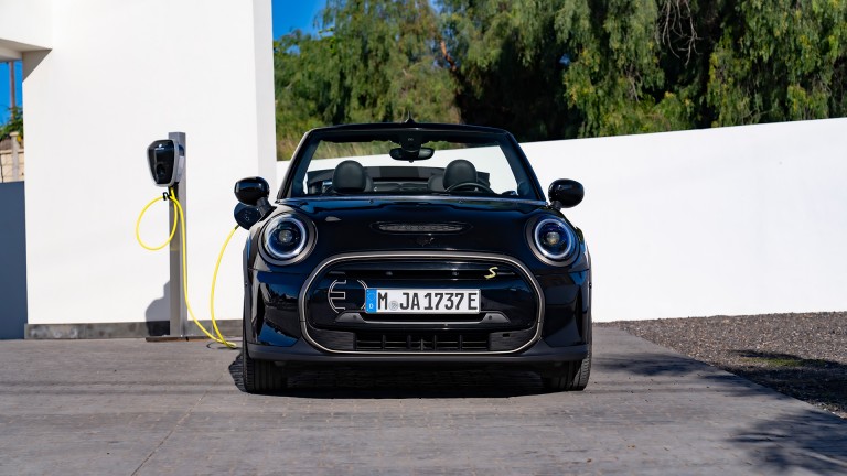 MINI Cabrio all-electric – vista frontale