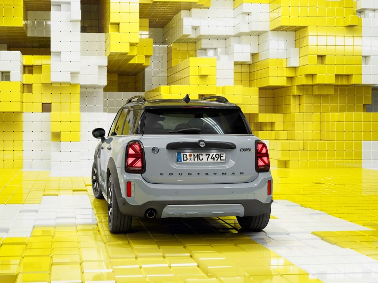 MINI Countryman Untamed Edition Plug-In Hybrid – lato – ricarica