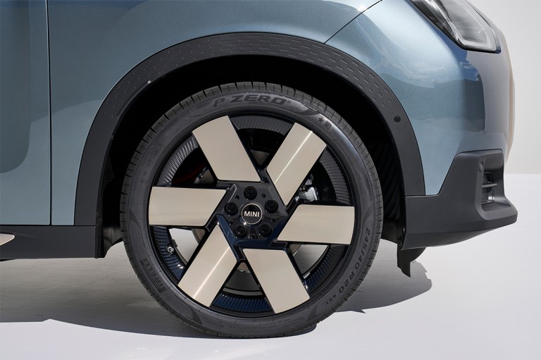 Elettromobilità MINI - design - ruote -02