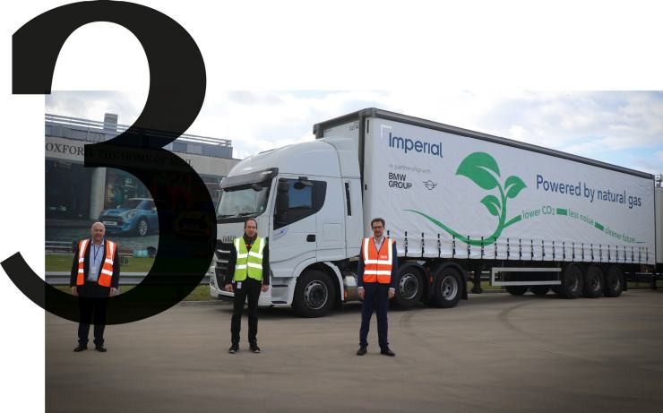 MINI si prepara al futuro EV e utilizza camion a GNL per lo stabilimento di Oxford