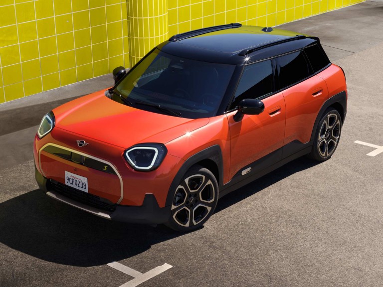 All-Electric MINI Aceman - esperienza di guida - assistenza al parcheggio