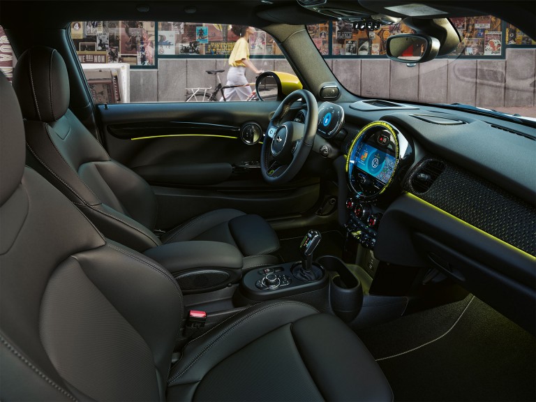 MINI Cooper SE 3 door – interni – illuminazione d’ambiente