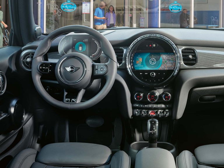 MINI 5 door – cockpit – tecnologia nell’abitacolo