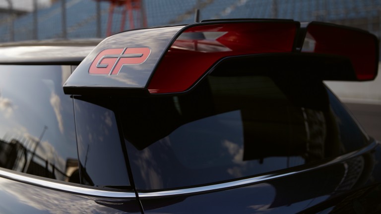 MINI John Cooper Works GP – spoiler sul tetto – grigio e rosso